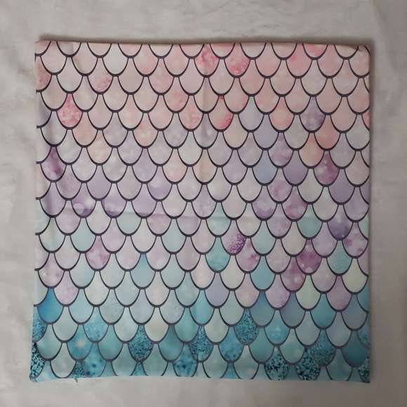 Accent pillow , 18" x 18"" - Picture 4 of 5